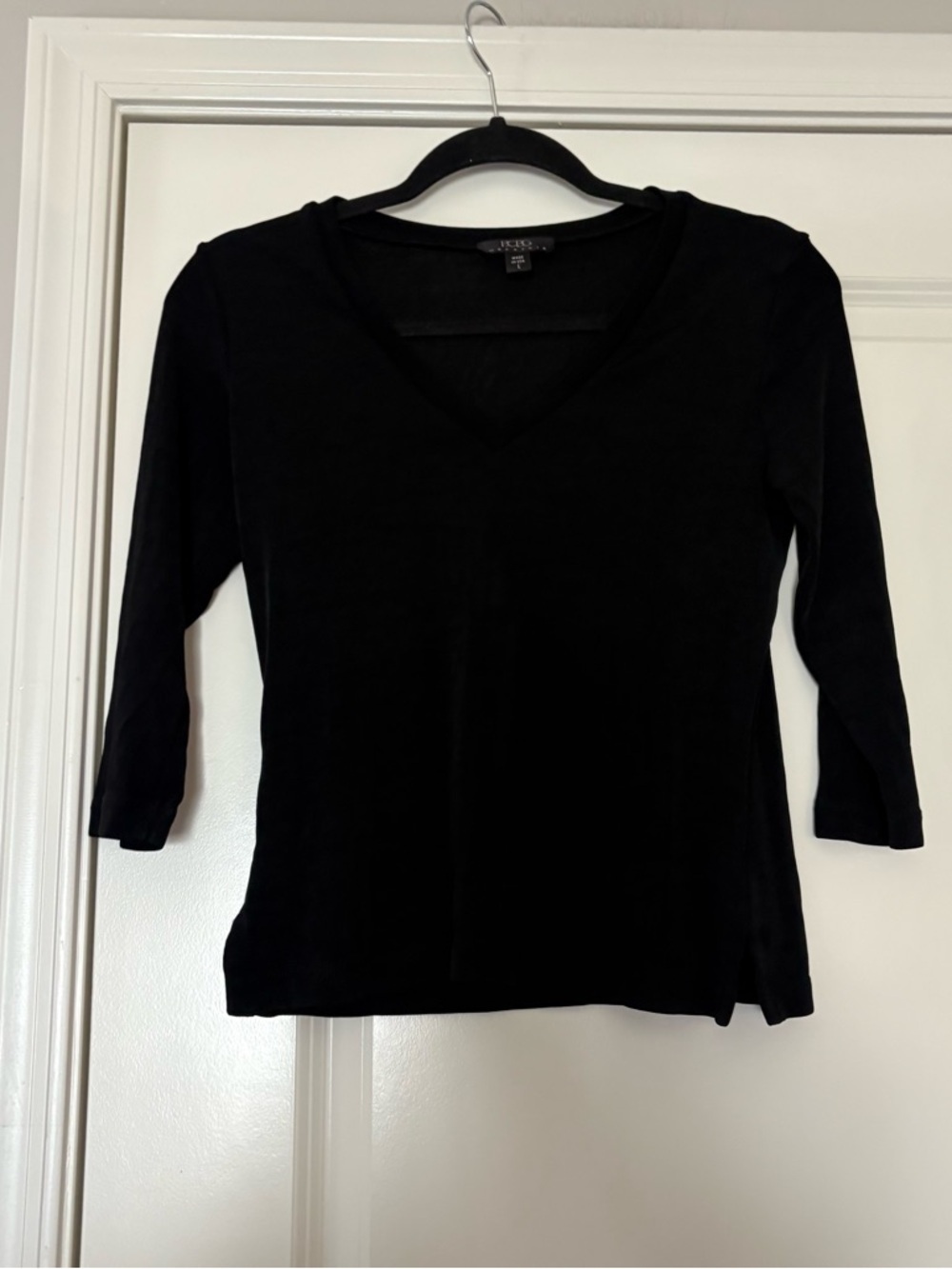 BCBG Maxazria Women’s Vintage Black V-Neck Classic 3/4 Sleeve T-Shirt